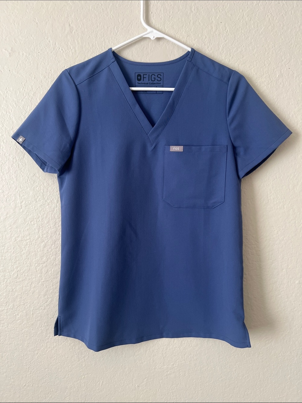NWOT FIGS One-Pocket Catarina Scrub Top™ PO# 1525 Big Sky Blue XS